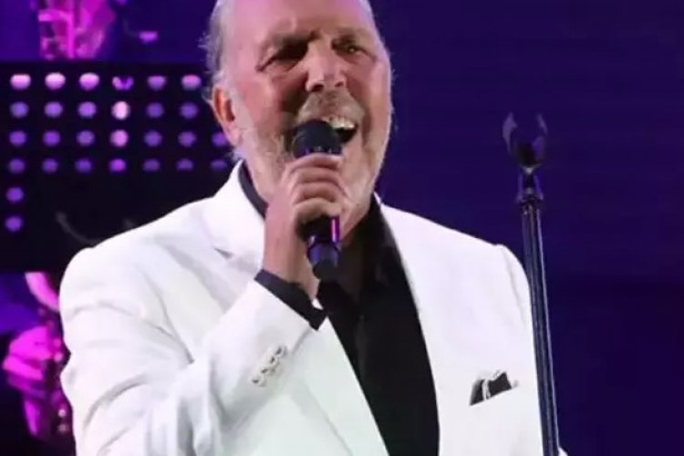 Fatih Erkoç at Caddebostan Cultural Center on April 13